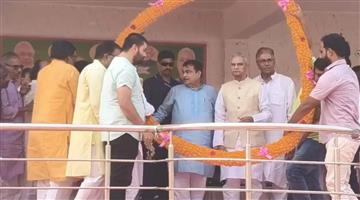 Khabar Odisha:Donkeys-here-donkeys-there-donkeys-everywhere-Good-horses-are-not-getting-grass-says-gadkari