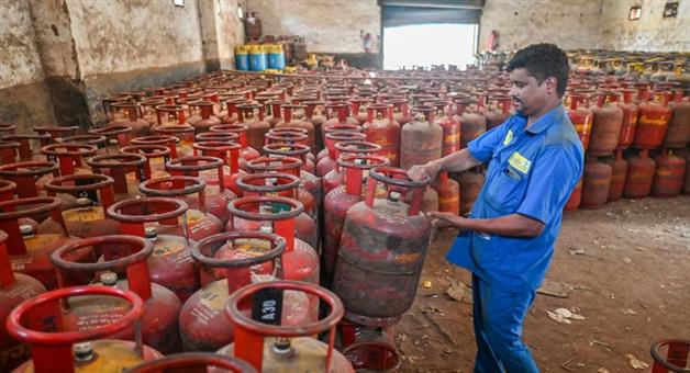 Khabar Odisha:10-kg-gas-can-now-come-in-cylinders-companys-master-plan-during-LPG-crisis