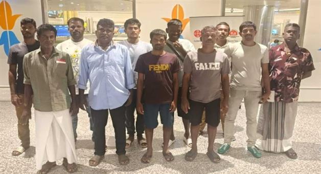 Khabar Odisha:11-tamil-nadu-fisherman-return-home-after-release-from-sri-lankan-prison