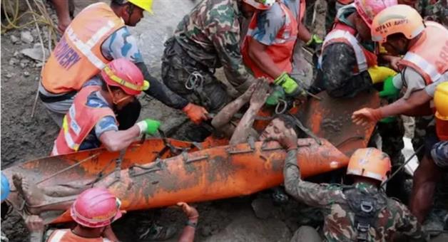 Khabar Odisha:1344-deaths-confirmed-in-Nepal-so-far-5000-people-missing