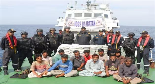 Khabar Odisha:14-pakistani-nationals-arrested-off-gujarat-coast-drugs-worth-rs-602-crore-seized