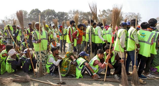 Khabar Odisha:15000-sanitation-workers-set-a-guinness-world-record-cleanliness-drive-at-mahakumbh