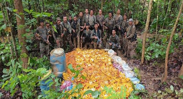 Khabar Odisha:18000-detonators-seized-by-security-forces-from-saranda-forest