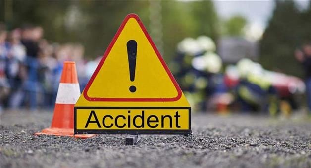 Khabar Odisha:2-died-and-7-injured-after-dolphin-bus-hits-to-truck-at-jaleswar