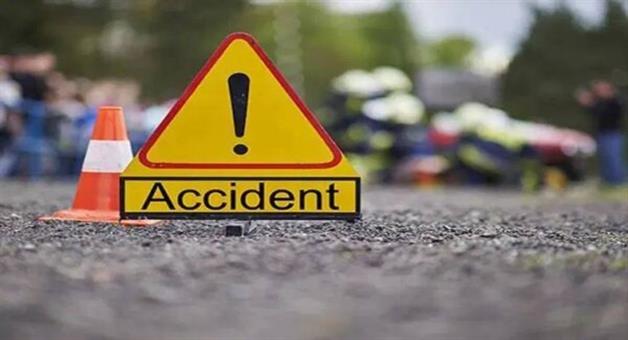 Khabar Odisha:2-spot-dead-and-1-injured-after-a-car-hits-a-tree