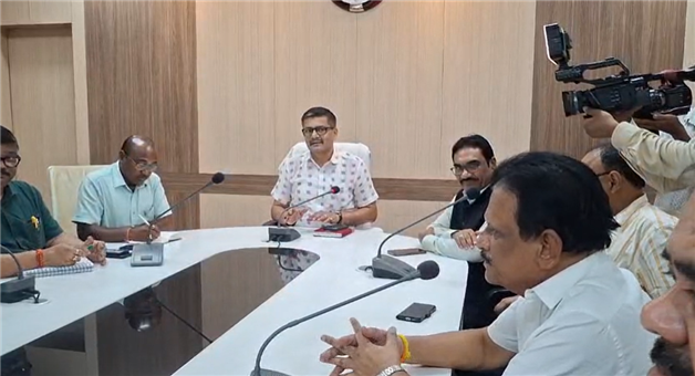 Khabar Odisha:2-to-3-petrol-pumps-will-be-fixed-only-for-private-bus