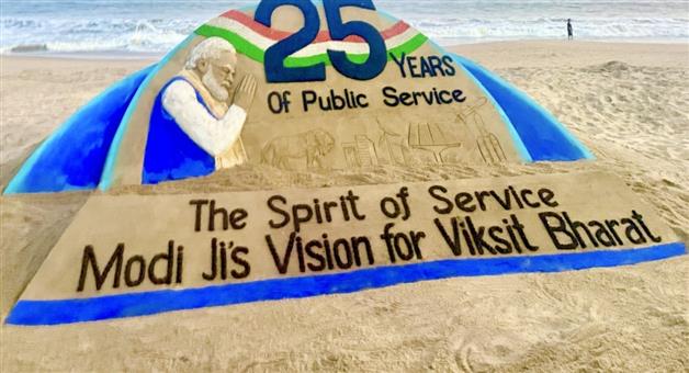 Khabar Odisha:25-years-of-service-sudarsan-pattnaik-salutes-pm-modis-quarter-century-in-public-life-through-sand-art