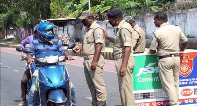 Khabar Odisha:3157-people-booked-for-not-wearing-helmets-and-1558-for-speeding