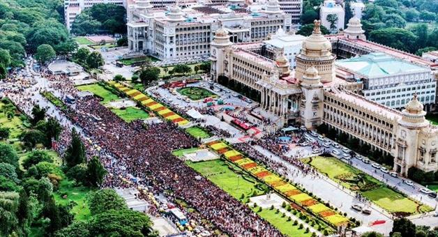 Khabar Odisha:3-died-in-stampede-near-chinmayaswami-stadium-during-victory-ceremony-of-rcb
