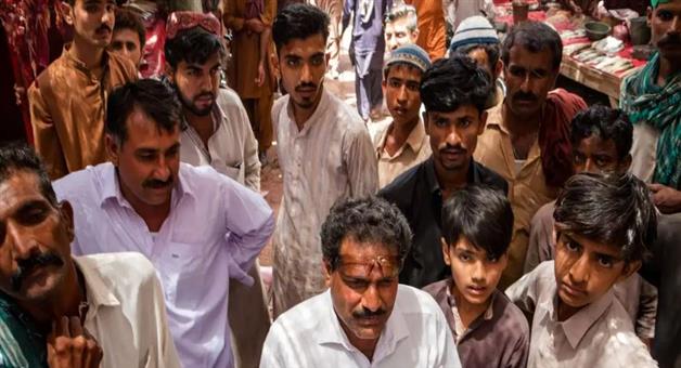 Khabar Odisha:3-out-of-10-Pakistanis-live-in-poverty-as-education-spending-hits-record-low