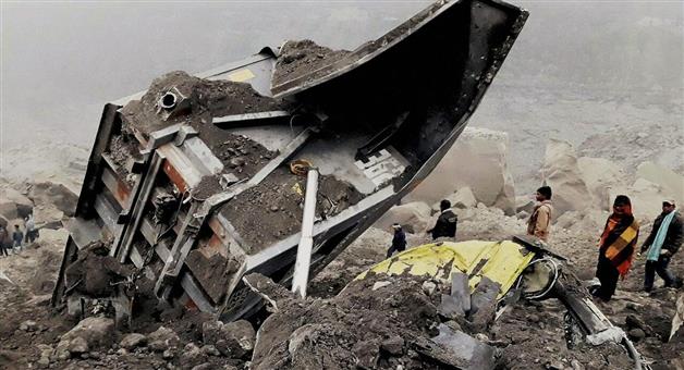 Khabar Odisha:4-dead-many-feared-trapped-as-portion-of-coal-mine-collapses-in-jharkhand
