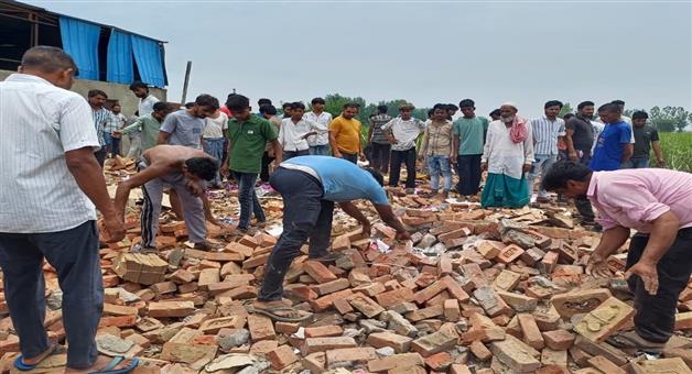 Khabar Odisha:4-women-died-in-explosion-in--firecracker-factory-at-amroha-up