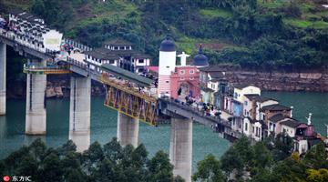 Khabar Odisha:400m-long-Chongqing-bridge-integrates-Chinese-and-Western-architecture
