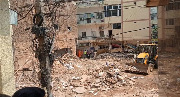 Khabar Odisha:5-officers-of-mcd-suspended-after-building-collapse