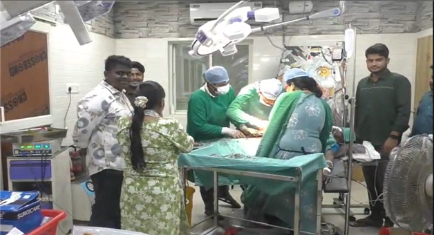 Khabar Odisha:65-kg-tumor-removed-from-women-stomach