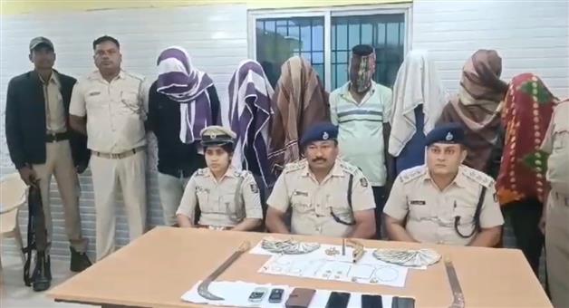 Khabar Odisha:7-gang-members-arrested-in-robbery-case-guns-knives-bikes-used-in-the-robbery-seized