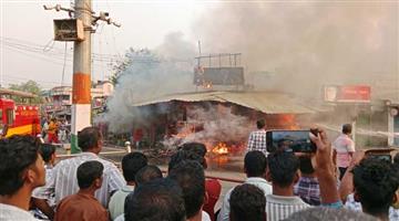 Khabar Odisha:7-shops-burnt-down-in-a-blaze-goods-worth-lakhs-of-rupees-reduced-to-ashes