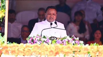 Khabar Odisha:80th-Independence-Day-CM-Mohan-Majhi-Hoists-Tricolour-in-Bhubaneswar-Hails-Freedom-Fighters
