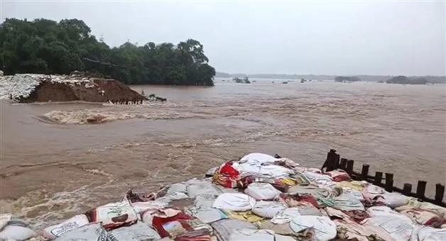 Khabar Odisha:9th-flood-hits-baitarani-100-ft-breach-triggers-fresh-flooding