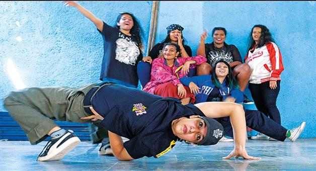 Khabar Odisha:A-female-hip-hop-group-has-carved-out-a-unique-identity-in-a-male-dominated-industry