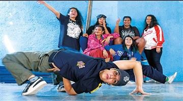 Khabar Odisha:A-female-hip-hop-group-has-carved-out-a-unique-identity-in-a-male-dominated-industry