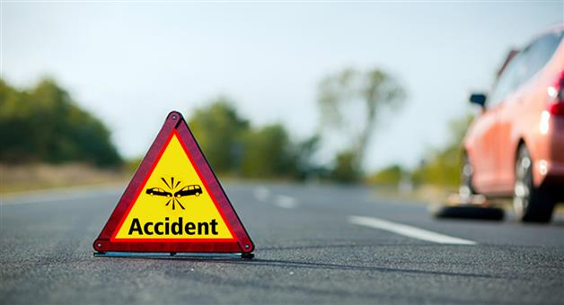 Khabar Odisha:A-man-died-after-being-crushed-under-his-own-truck