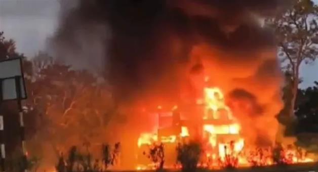 Khabar Odisha:A-private-sleeper-coach-bus-travelling-from-Chennai-to-Madurai-caught-fire