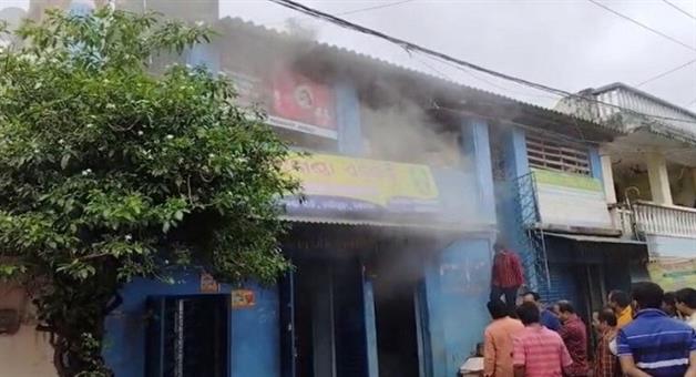 Khabar Odisha:A-terrible-fire-in-a-biscuit-warehouse