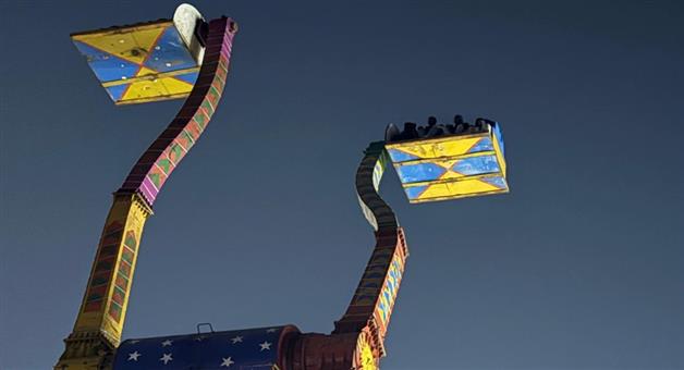 Khabar Odisha:Accident-at-Bali-Yatra-people-get-stuck-in-mid-air-on-doli