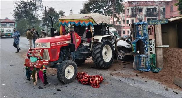Khabar Odisha:Accident-on-Gwaliorjhansi-highway-fortuner-rams-into-tractor-trolley-5-people-killed