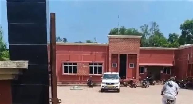 Khabar Odisha:Accused-escapes-from-court-premises-escapes-Police-still-at-the-scene-after-24-hours