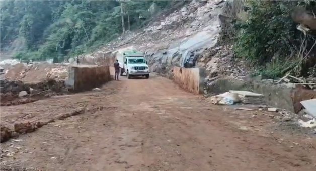 Khabar Odisha:After-47-long-days-a-vehicle-rolled-on-the-Kalinga-Ghat-road