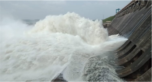 Khabar Odisha:After-the-flood-water-was-drained-the-gate-of-Diamond-Reservoir-was-opened-again
