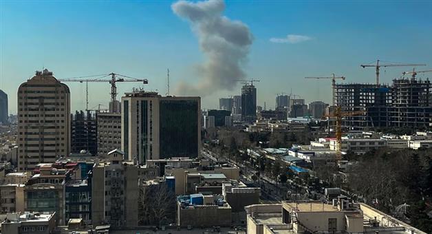 Khabar Odisha:Along-with-Israel-America-also-attacks-Iran-many-explosions-near-Khameneis-office