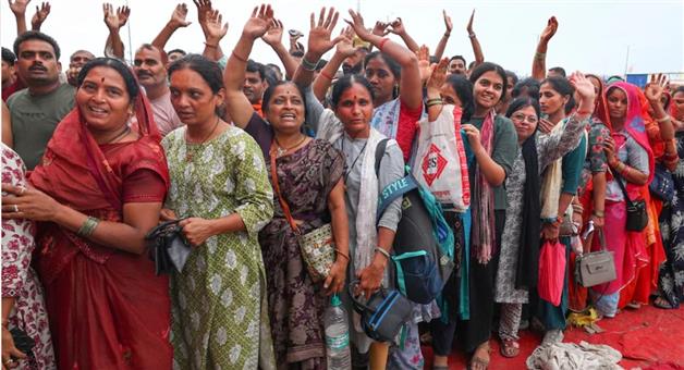 Khabar Odisha:Amarnath-Yatra-2026-first-batch-Flagged-off-Manoj-Sinha