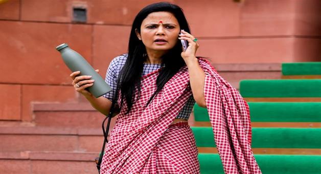 Khabar Odisha:Amit-Shahs-head-should-be-cut-off-and-placed-on-the-table-says-Mahua-Moitra