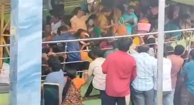 Khabar Odisha:Andhra-Pradesh-9-killed-in-stampede-at-Lord-Venkateswara-Swamy-temple-toll-may-rise