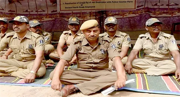 Khabar Odisha:Annual-uniform-allowance-for-prison-staff-and-officers-increased