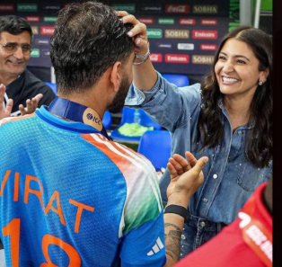 Khabar Odisha:Anushka-Sharma-and-virat-kohlis-cute-moments-during-2025-champions-trophy