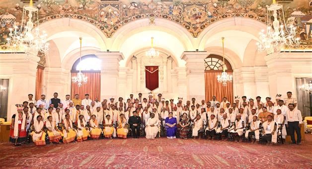 Khabar Odisha:Artist-from-Ganjam-district-honoured-at-Rashtrapati-Bhavan