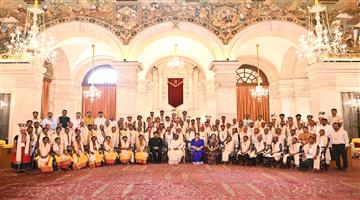 Khabar Odisha:Artist-from-Ganjam-district-honoured-at-Rashtrapati-Bhavan