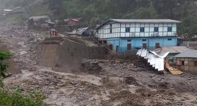 Khabar Odisha:Arunachal-Pradesh-Flash-Floods--Landslide-4-Dead-5-Army-Jawans-Missing