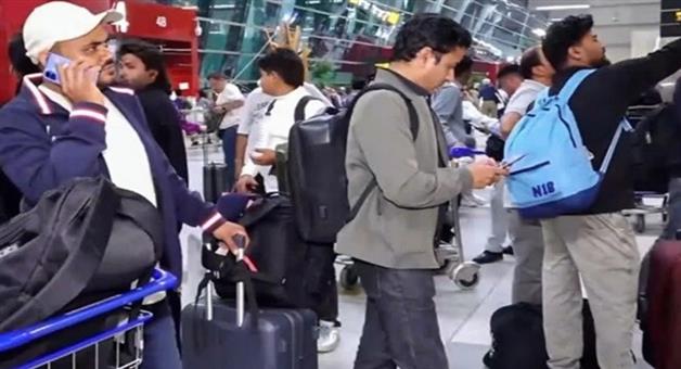 Khabar Odisha:Attack-on-Iran-Indians-pockets-empty-Flight-tickets-cost-9-lakhs-700-flights-cancelled-daily