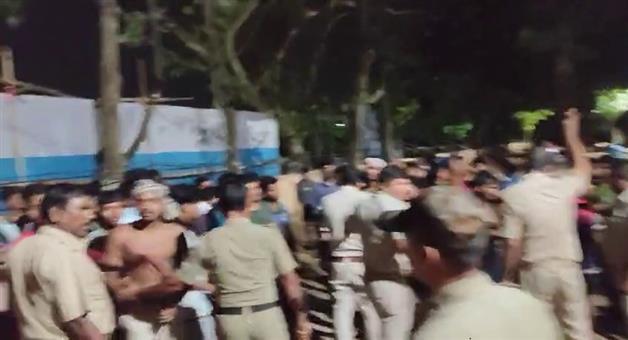 Khabar Odisha:BJB-College-Hostel-Turns-into-Battlefield-as-Student-Groups-Clash