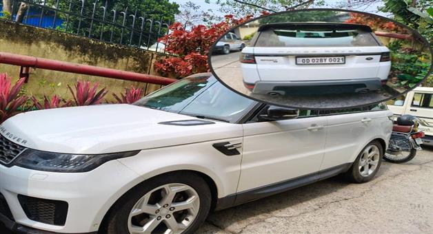 Khabar Odisha:BJD-leader-Raja-Chakras-Range-Rover-seized
