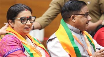 Khabar Odisha:BJP-Gears-Up-to-Woo-Gen-Z-Voters-Nitin-Navin-Entrusts-Major-Responsibility-to-Smriti-Irani