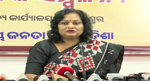 Khabar Odisha:BJP-Womens-Morcha-leader-Aishwarya-Biswals-reaction-after-meeting-the-rape-victim-Odia-student