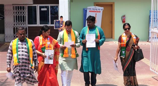 Khabar Odisha:BJP-delegation-met-state-election-officials