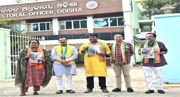 Khabar Odisha:BJP-delegation-met-the-Chief-Electoral-Officer-of-the-state