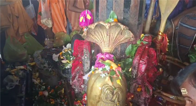 Khabar Odisha:Baba-Dhabaleswar-gives-darshan-to-devotees-in-Chandrachud-Besha
